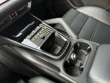 PORSCHE Cayenne E-Hybrid Pano. AHK Luftfed. 22  BOSE Inn