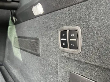 PORSCHE Cayenne E-Hybrid Pano. AHK Luftfed. 22  BOSE Inn