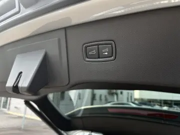 PORSCHE Cayenne E-Hybrid Pano. AHK Luftfed. 22  BOSE Inn