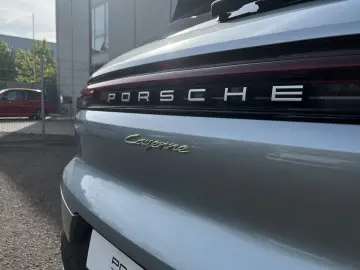 PORSCHE Cayenne E-Hybrid Pano. AHK Luftfed. 22  BOSE Inn