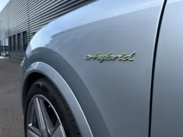 PORSCHE Cayenne E-Hybrid Pano. AHK Luftfed. 22  BOSE Inn