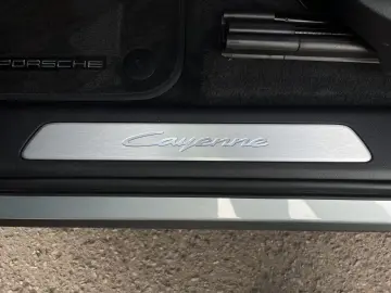 PORSCHE Cayenne E-Hybrid Pano. AHK Luftfed. 22  BOSE Inn