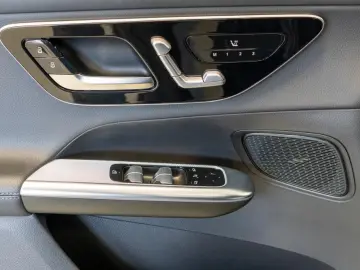 MERCEDES-BENZ GLC 200  AMG Night Pano Digital Memory…