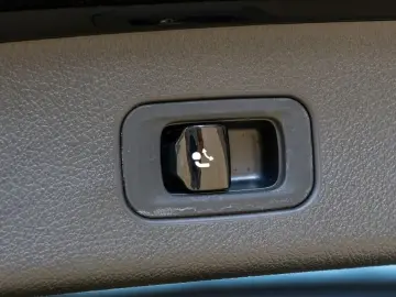 MERCEDES-BENZ GLC 200  AMG Night Pano Digital Memory…