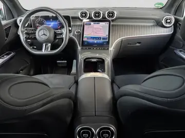 MERCEDES-BENZ GLC 200 4M AMG AHK DISTR MBUX SHZ DIGILI 360