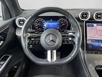 MERCEDES-BENZ GLC 200 4M AMG AHK DISTR MBUX SHZ DIGILI 360