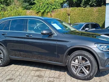 MERCEDES-BENZ GLC 300e 4Matic-Klimaaut-Navi-360 -18 …