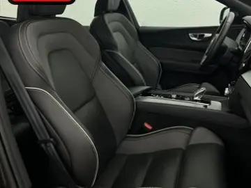 VOLVO XC60 B5 AWD PLUS DARK PANO GOOGLE MEMO KRISTALL