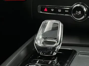 VOLVO XC60 B5 AWD PLUS DARK PANO GOOGLE MEMO KRISTALL
