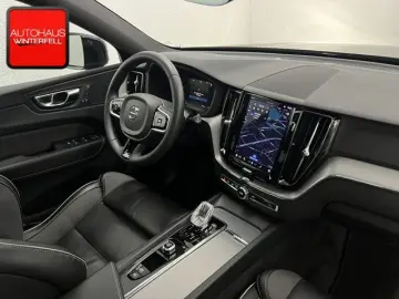 VOLVO XC60 B5 AWD PLUS DARK PANO GOOGLE MEMO KRISTALL