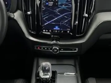 VOLVO XC60 B5 AWD PLUS DARK PANO GOOGLE MEMO KRISTALL