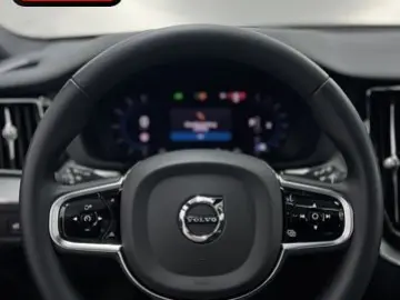 VOLVO XC60 B5 AWD PLUS DARK PANO GOOGLE MEMO KRISTALL