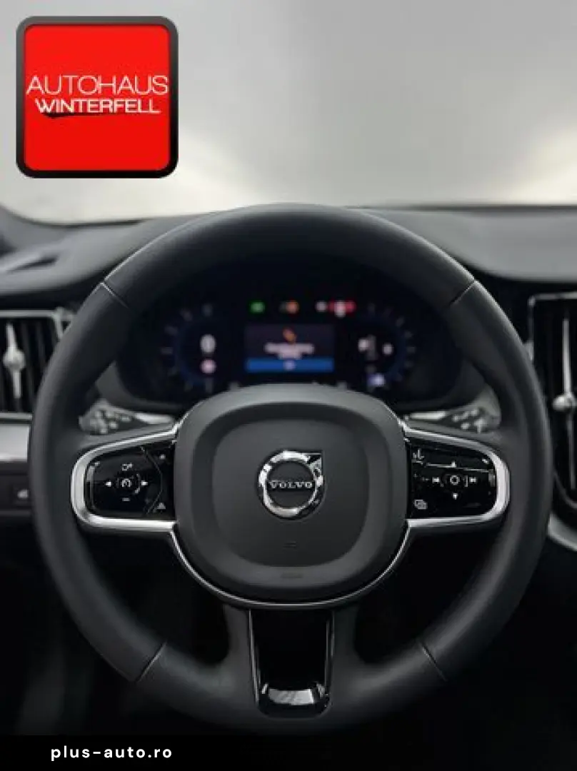 VOLVO XC60 B5 AWD PLUS DARK PANO GOOGLE MEMO KRISTALL