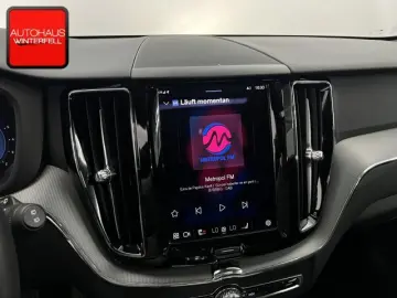 VOLVO XC60 B5 AWD PLUS DARK PANO GOOGLE MEMO KRISTALL