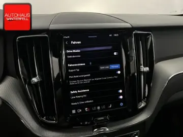 VOLVO XC60 B5 AWD PLUS DARK PANO GOOGLE MEMO KRISTALL