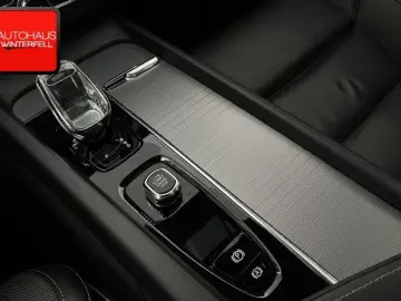 VOLVO XC60 B5 AWD PLUS DARK PANO GOOGLE MEMO KRISTALL