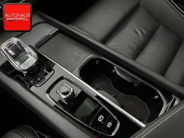 VOLVO XC60 B5 AWD PLUS DARK PANO GOOGLE MEMO KRISTALL