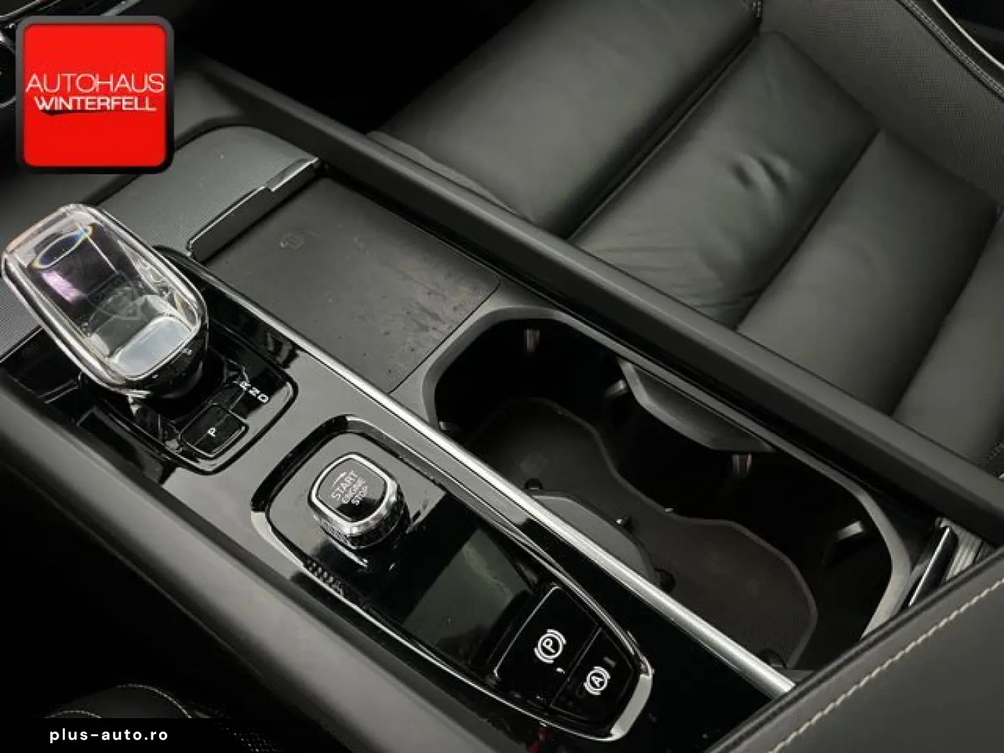 VOLVO XC60 B5 AWD PLUS DARK PANO GOOGLE MEMO KRISTALL