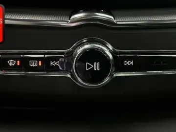 VOLVO XC60 B5 AWD PLUS DARK PANO GOOGLE MEMO KRISTALL