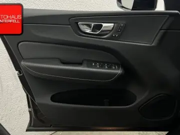 VOLVO XC60 B5 AWD PLUS DARK PANO GOOGLE MEMO KRISTALL