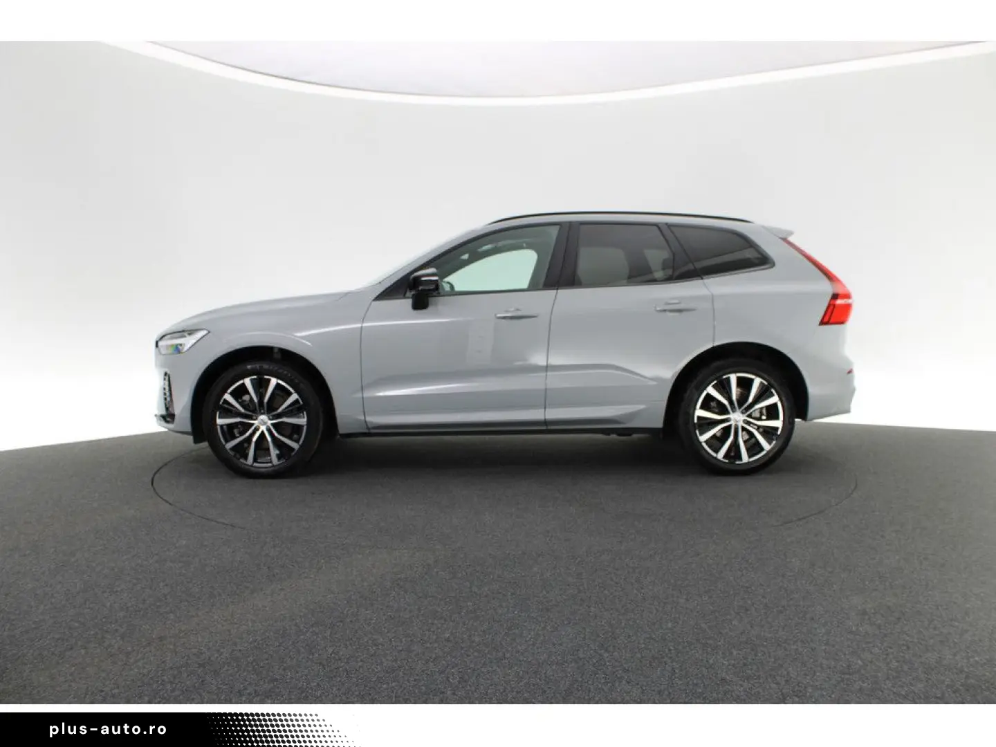 VOLVO XC60 B5 AWD Plus Dark FACEL. LED KAMERA H K PANO
