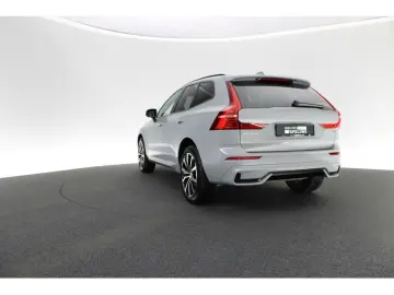 VOLVO XC60 B5 AWD Plus Dark FACEL. LED KAMERA H K PANO