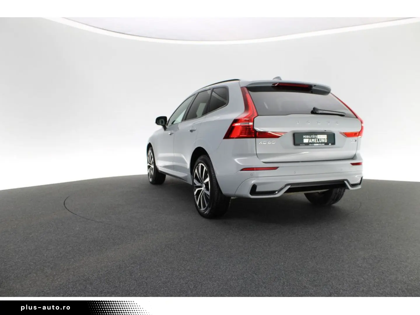 VOLVO XC60 B5 AWD Plus Dark FACEL. LED KAMERA H K PANO