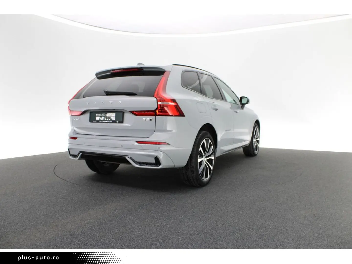 VOLVO XC60 B5 AWD Plus Dark FACEL. LED KAMERA H K PANO