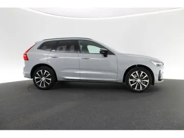 VOLVO XC60 B5 AWD Plus Dark FACEL. LED KAMERA H K PANO