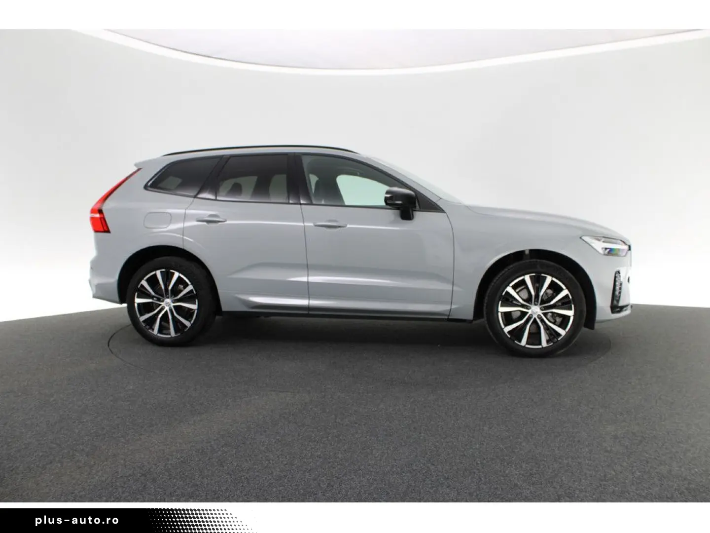 VOLVO XC60 B5 AWD Plus Dark FACEL. LED KAMERA H K PANO