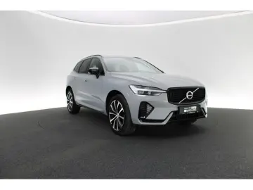 VOLVO XC60 B5 AWD Plus Dark FACEL. LED KAMERA H K PANO
