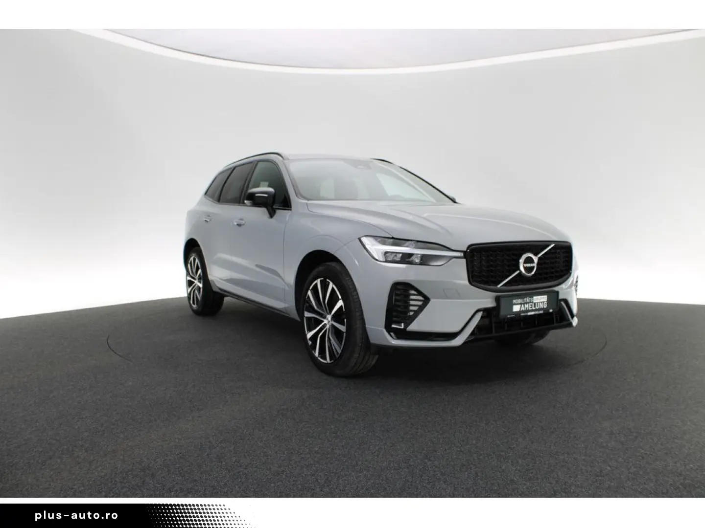 VOLVO XC60 B5 AWD Plus Dark FACEL. LED KAMERA H K PANO