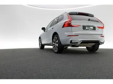 VOLVO XC60 B5 AWD Plus Dark FACEL. LED KAMERA H K PANO