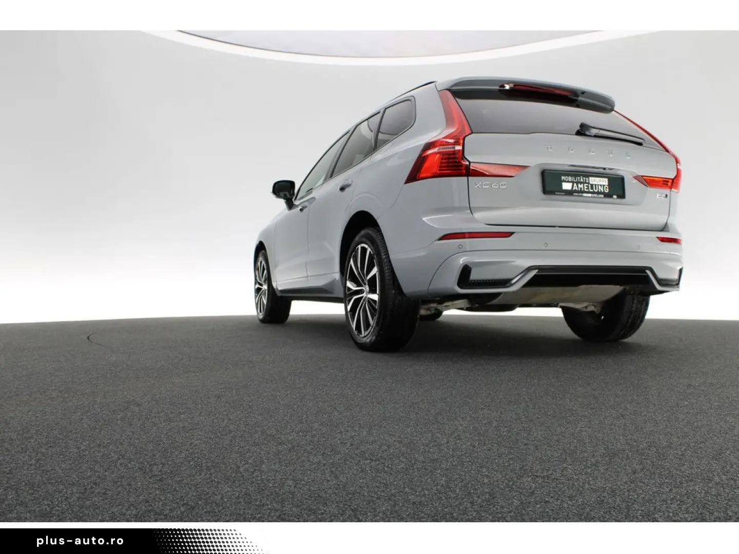 VOLVO XC60 B5 AWD Plus Dark FACEL. LED KAMERA H K PANO