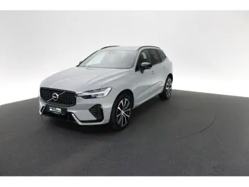 VOLVO XC60 B5 AWD Plus Dark FACEL. LED KAMERA H K PANO