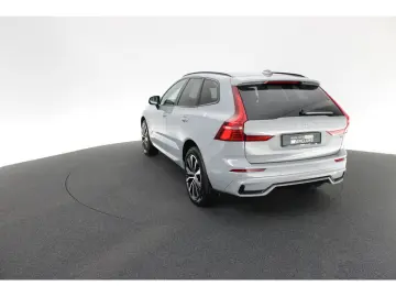 VOLVO XC60 B5 AWD Plus Dark FACEL. LED KAMERA H K PANO