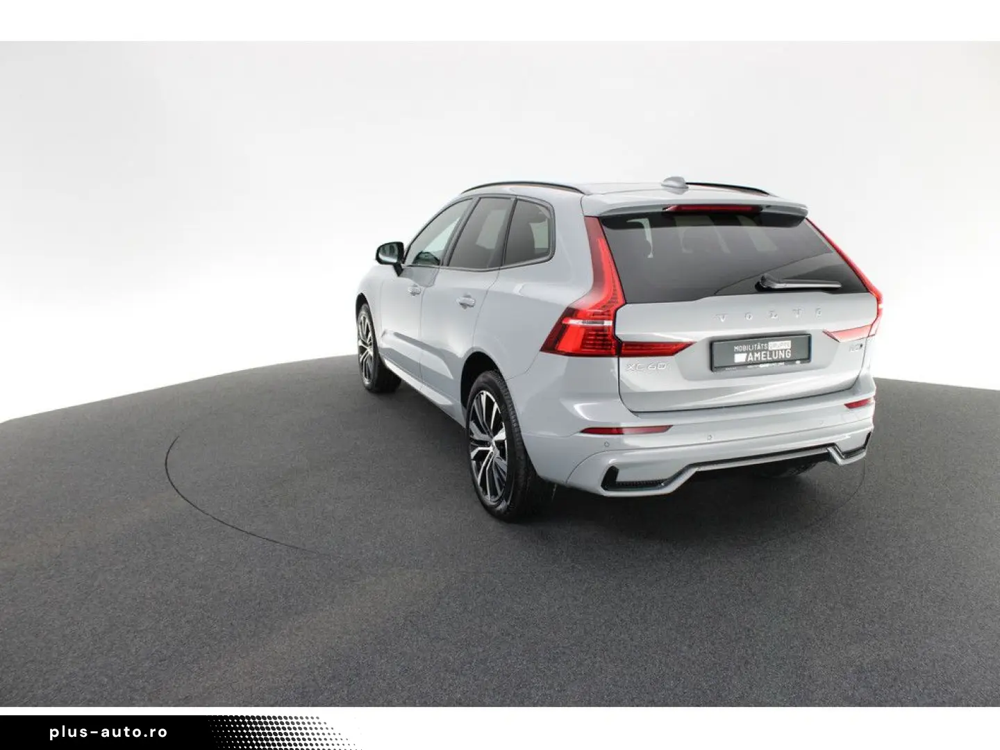 VOLVO XC60 B5 AWD Plus Dark FACEL. LED KAMERA H K PANO