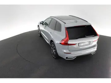 VOLVO XC60 B5 AWD Plus Dark FACEL. LED KAMERA H K PANO