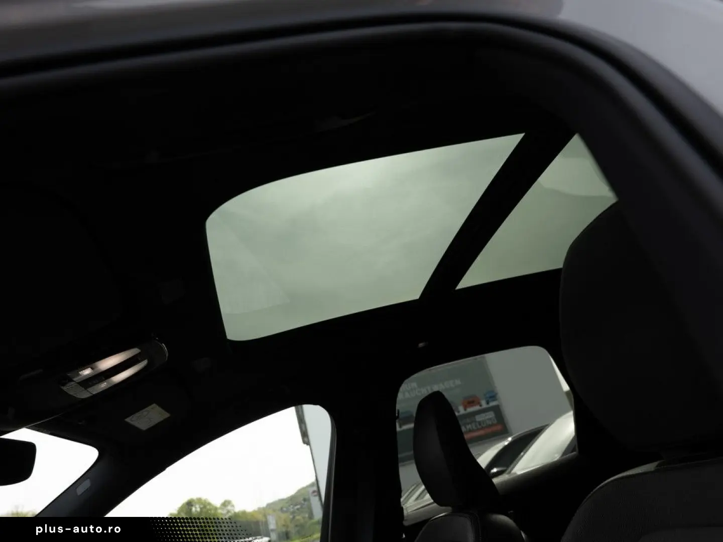 VOLVO XC60 B5 AWD Plus Dark FACEL. LED KAMERA H K PANO