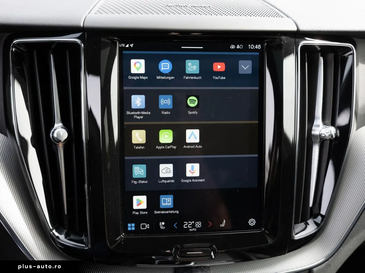 VOLVO XC60 B5 AWD Plus Dark FACEL. LED KAMERA H K PANO