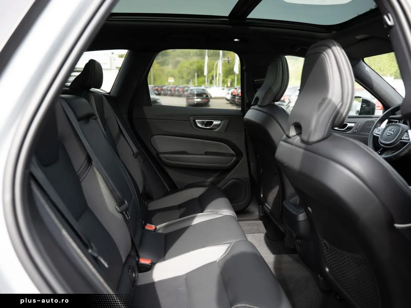 VOLVO XC60 B5 AWD Plus Dark FACEL. LED KAMERA H K PANO