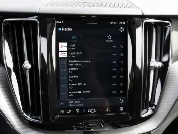 VOLVO XC60 B5 AWD Plus Dark FACEL. LED KAMERA H K PANO