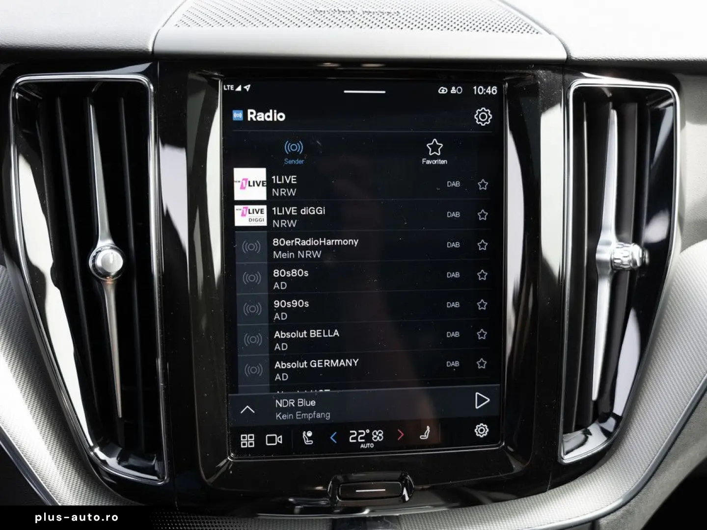 VOLVO XC60 B5 AWD Plus Dark FACEL. LED KAMERA H K PANO