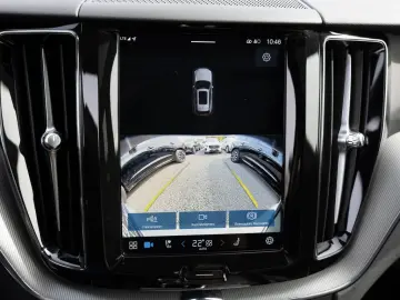 VOLVO XC60 B5 AWD Plus Dark FACEL. LED KAMERA H K PANO