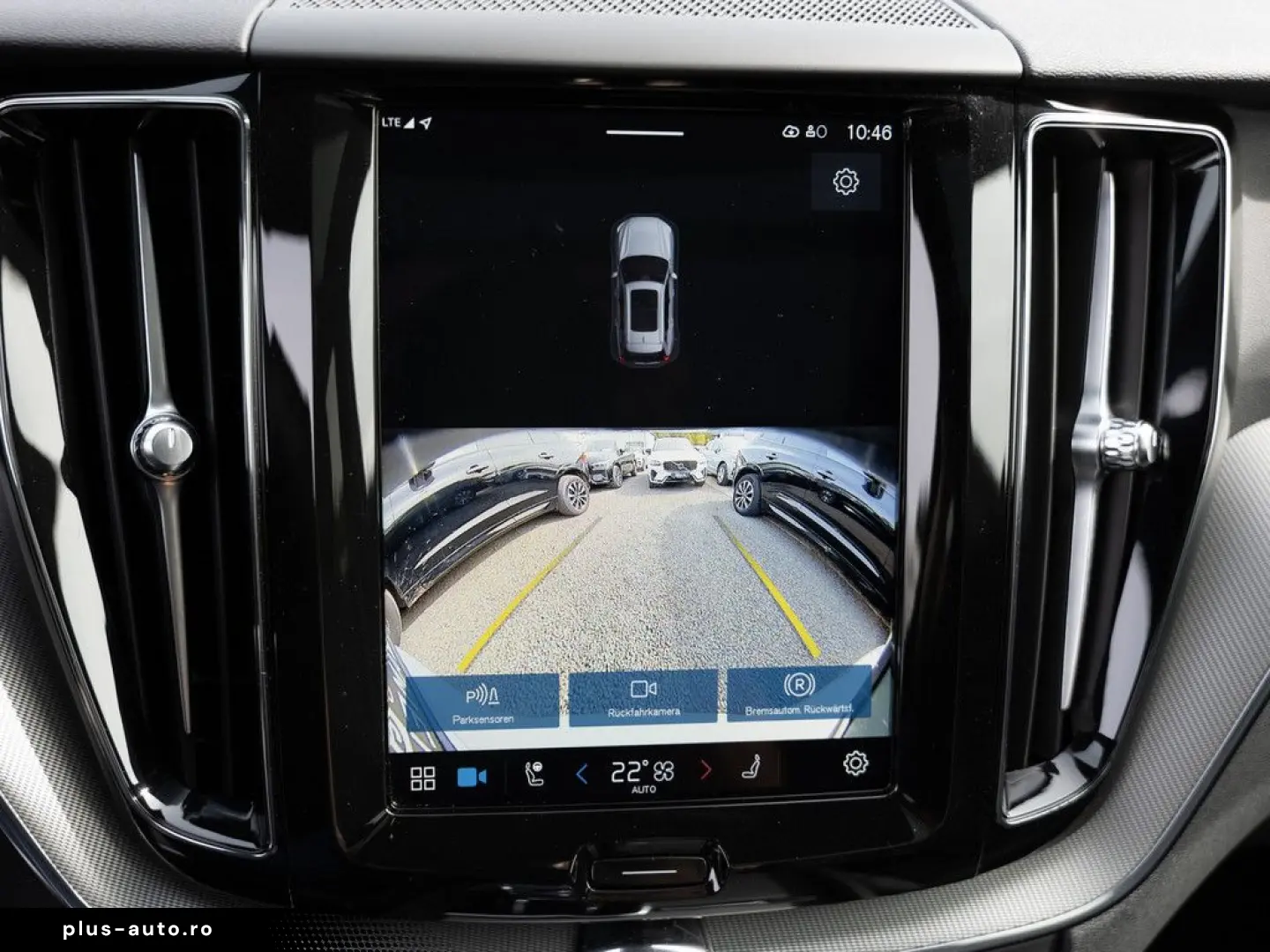 VOLVO XC60 B5 AWD Plus Dark FACEL. LED KAMERA H K PANO