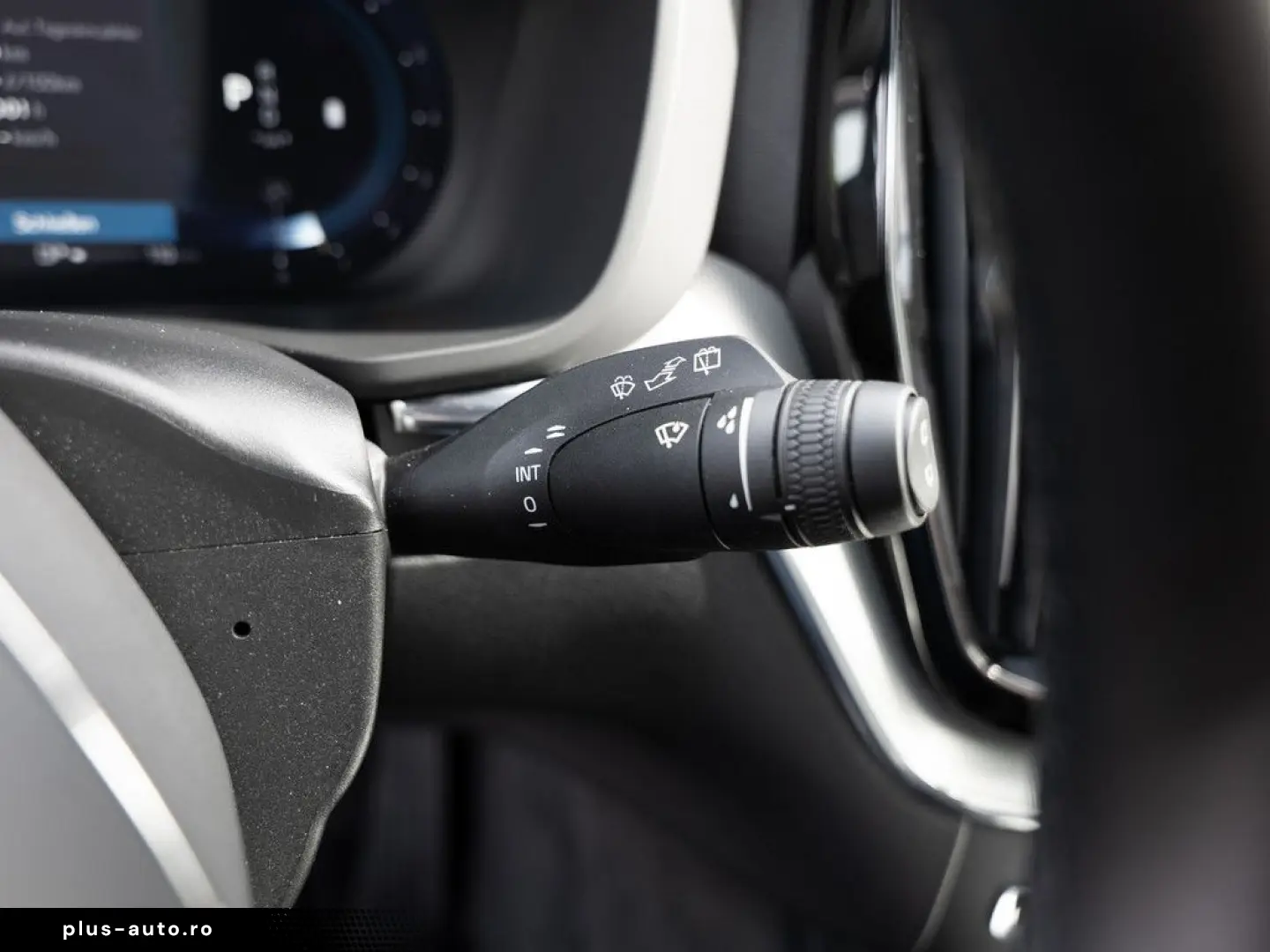 VOLVO XC60 B5 AWD Plus Dark FACEL. LED KAMERA H K PANO