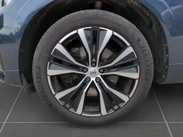 VOLVO XC60 Plus Dark AWD El. Panodach Digitales Cockpi