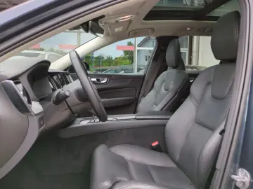 VOLVO XC60 Plus Dark AWD El. Panodach Digitales Cockpi