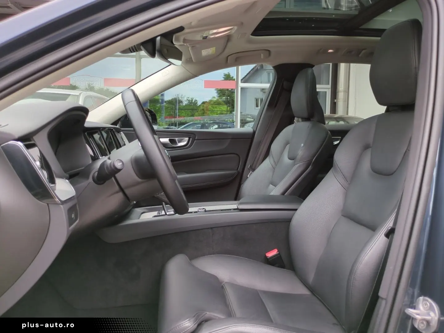 VOLVO XC60 Plus Dark AWD El. Panodach Digitales Cockpi