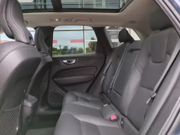 VOLVO XC60 Plus Dark AWD El. Panodach Digitales Cockpi
